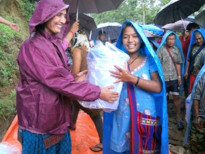 woman nepal earthquake relief